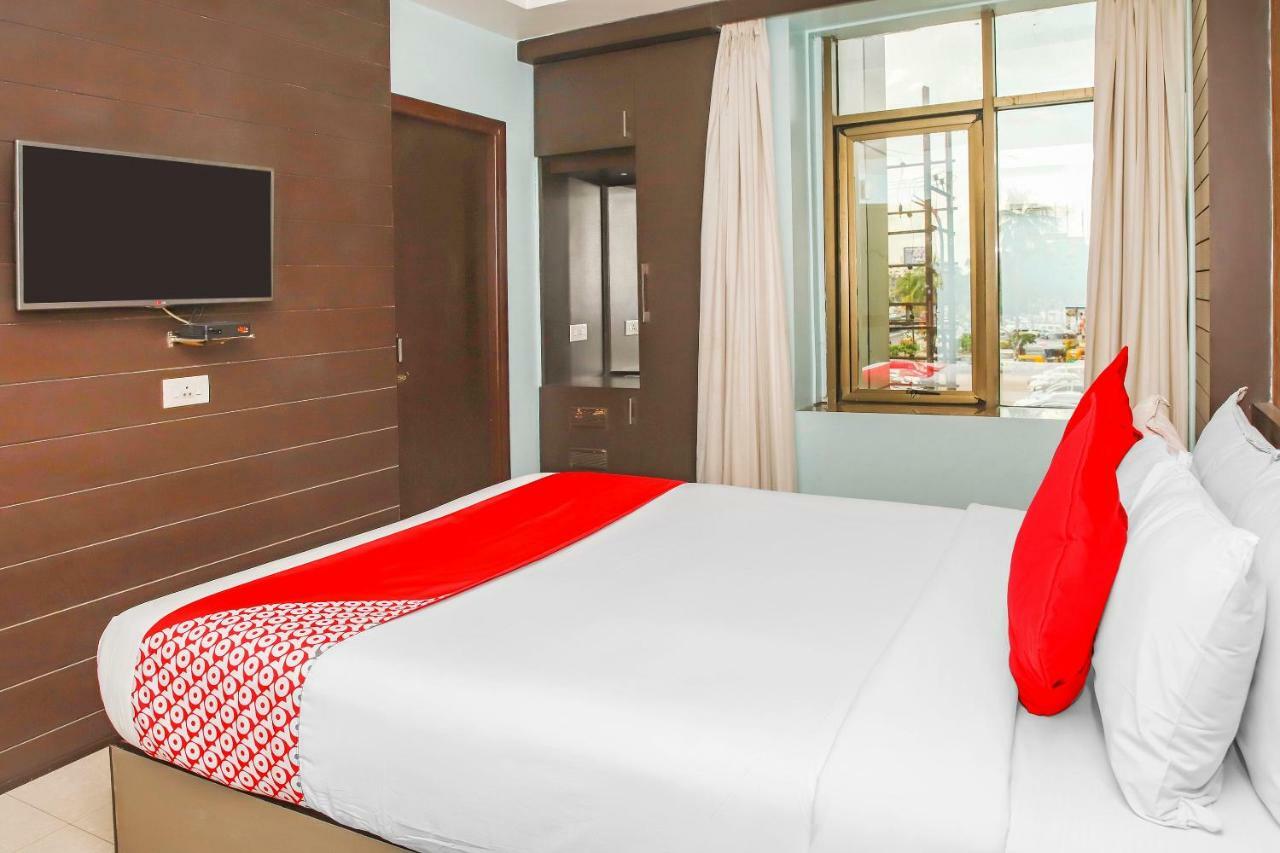Oyo 3811 Geetanjali Regency Hotell Calcutta Exteriör bild